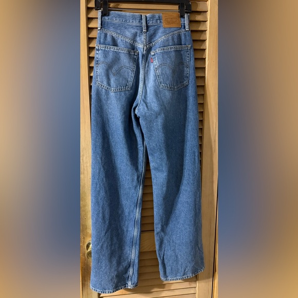 Levi’s Premium High Loose Wide Leg Jeans - Picture 4 of 11